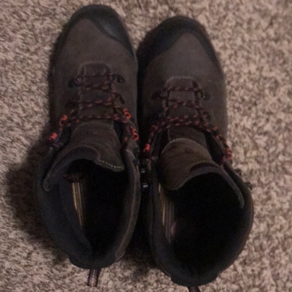 Steel toe boots